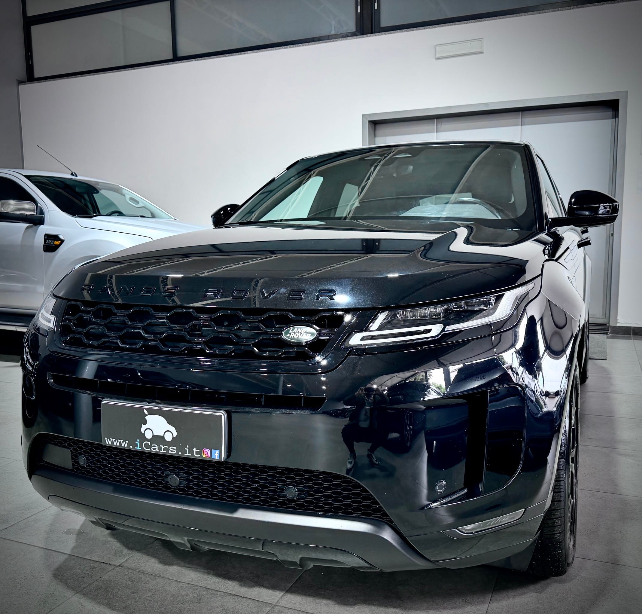 Land Rover Range Rover Evoque 2.0d i4 163CV Mhev SE Total Black N1 - immagine 15
