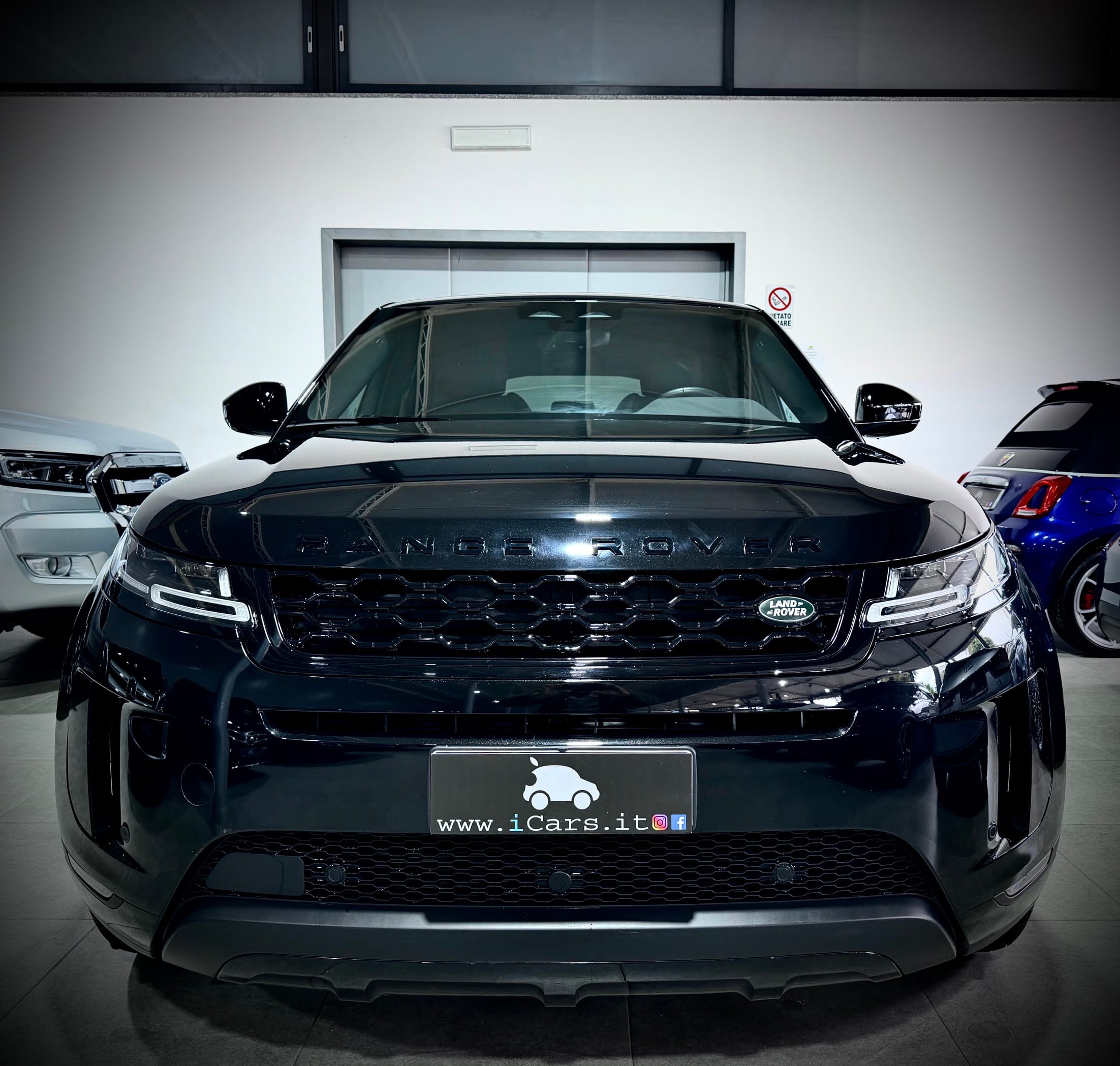 Land Rover Range Rover Evoque 2.0d i4 163CV Mhev SE Total Black N1 - immagine 12
