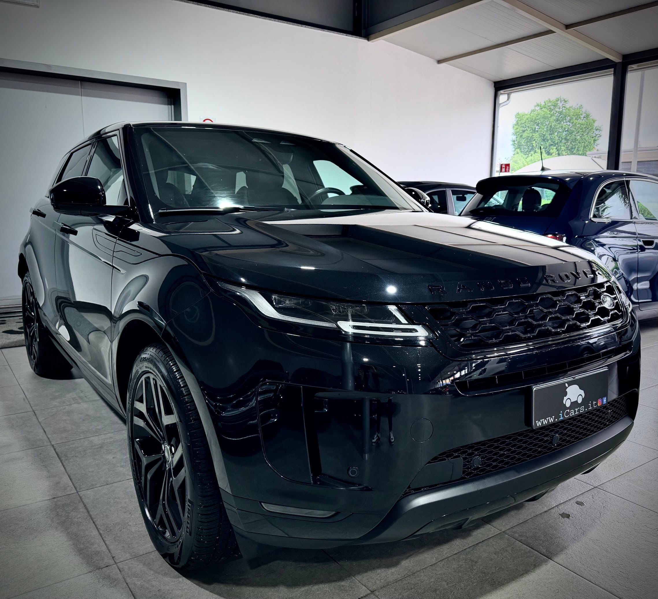 Land Rover Range Rover Evoque 2.0d i4 163CV Mhev SE Total Black N1 - immagine 11