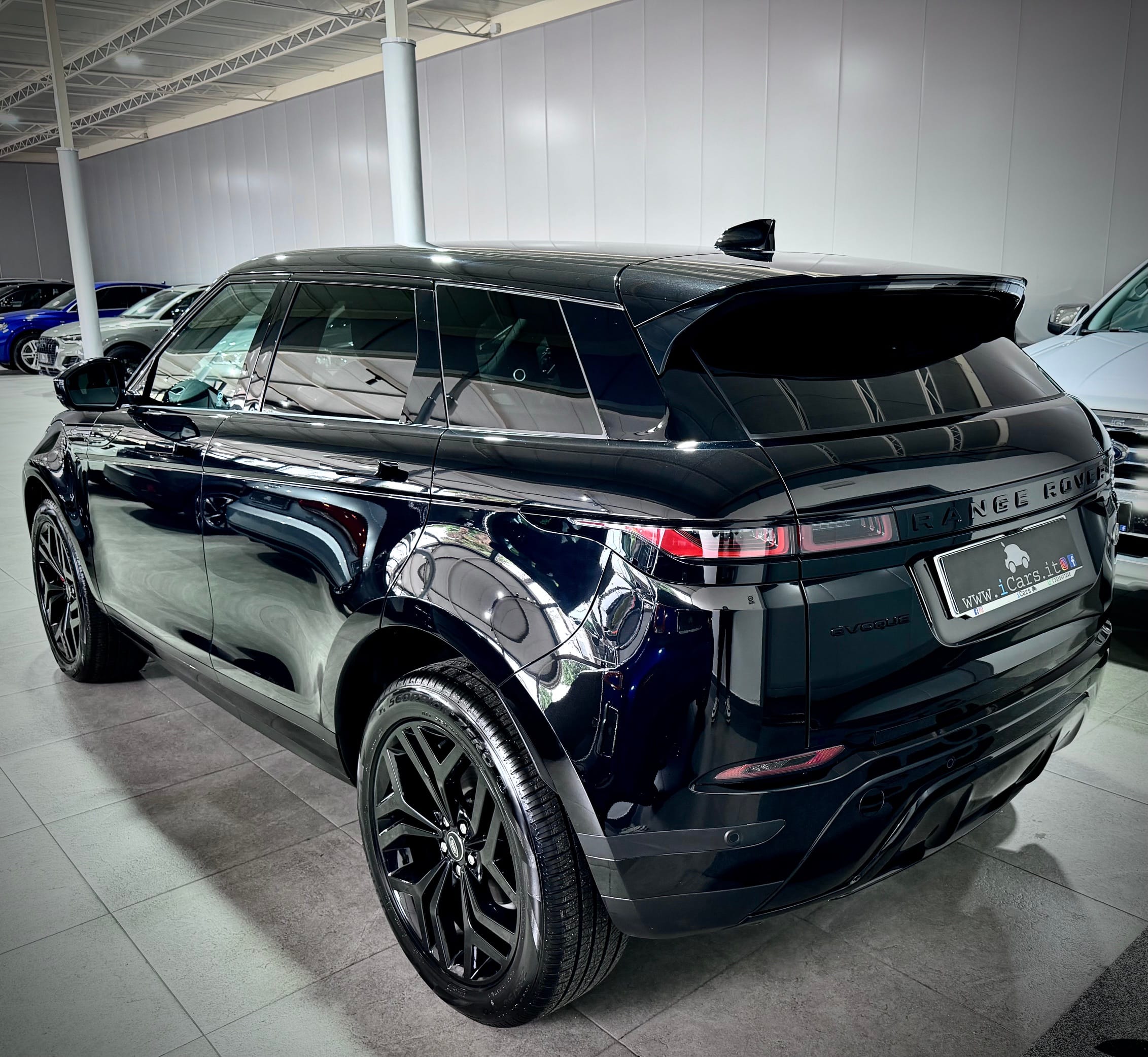 Land Rover Range Rover Evoque 2.0d i4 163CV Mhev SE Total Black N1 - immagine 8