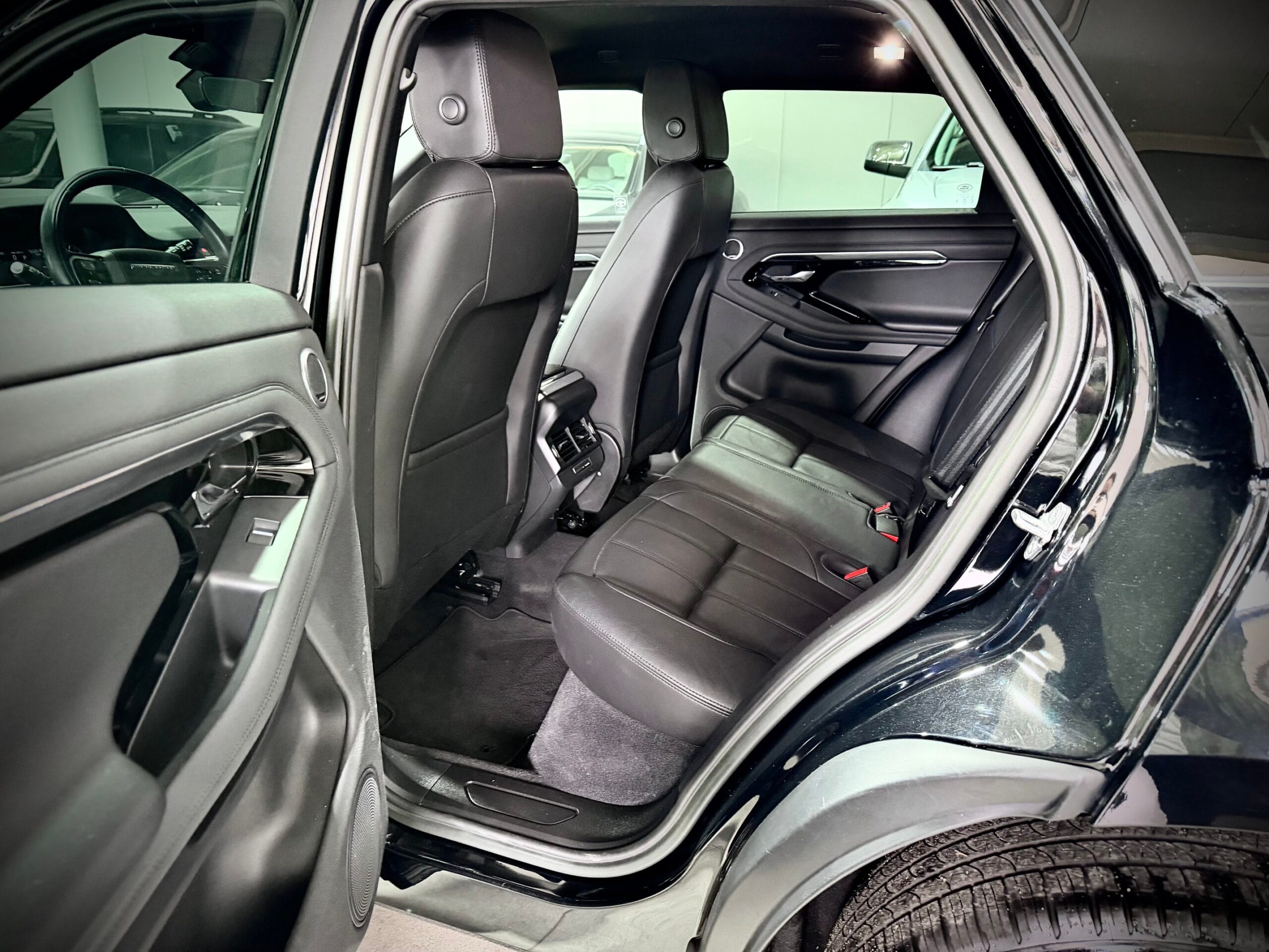 Land Rover Range Rover Evoque 2.0d i4 163CV Mhev SE Total Black N1 - immagine 5