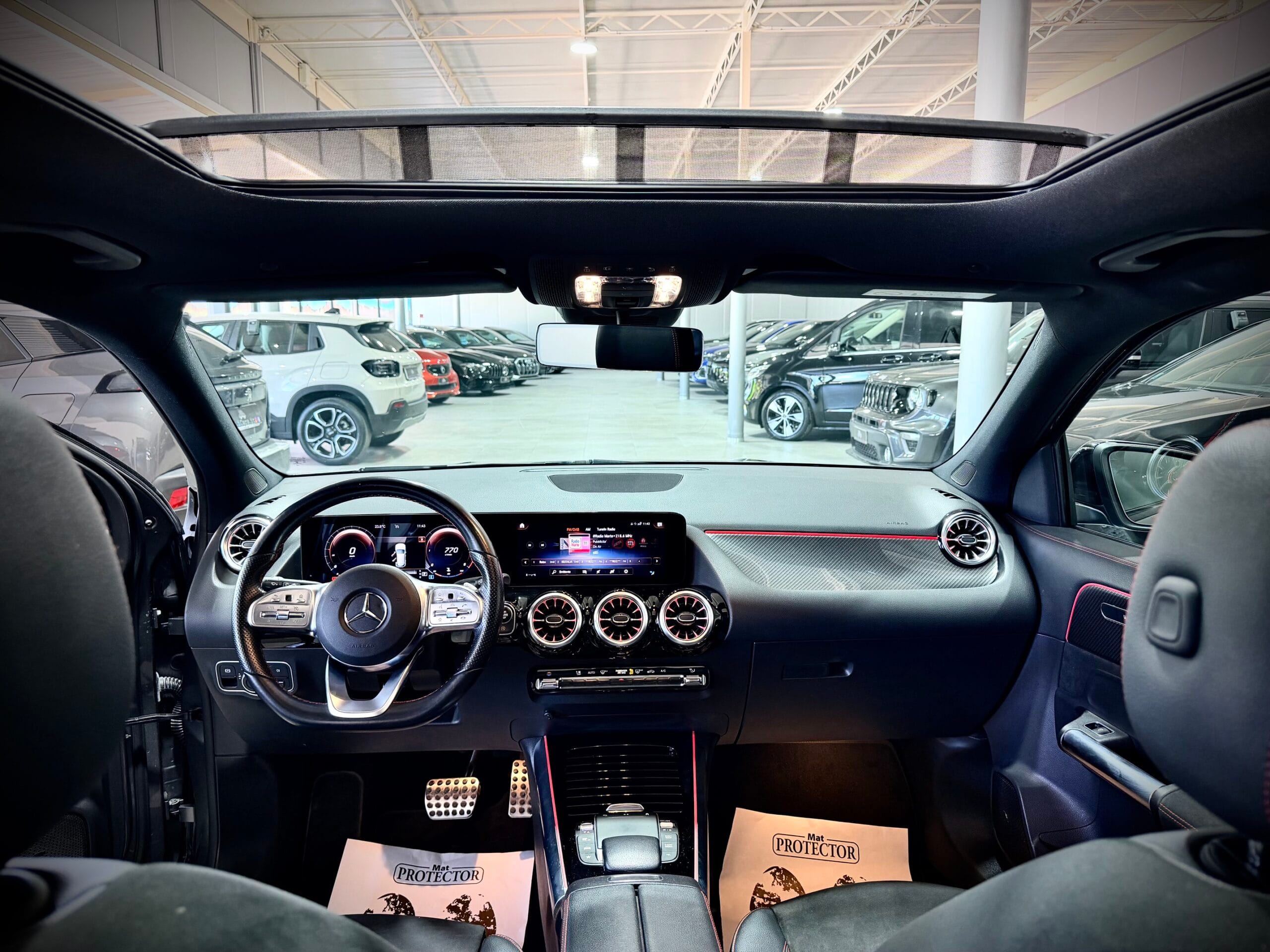 Mercedes-Benz GLA 220 d 190CV 4Matic Premium AMG - immagine 4