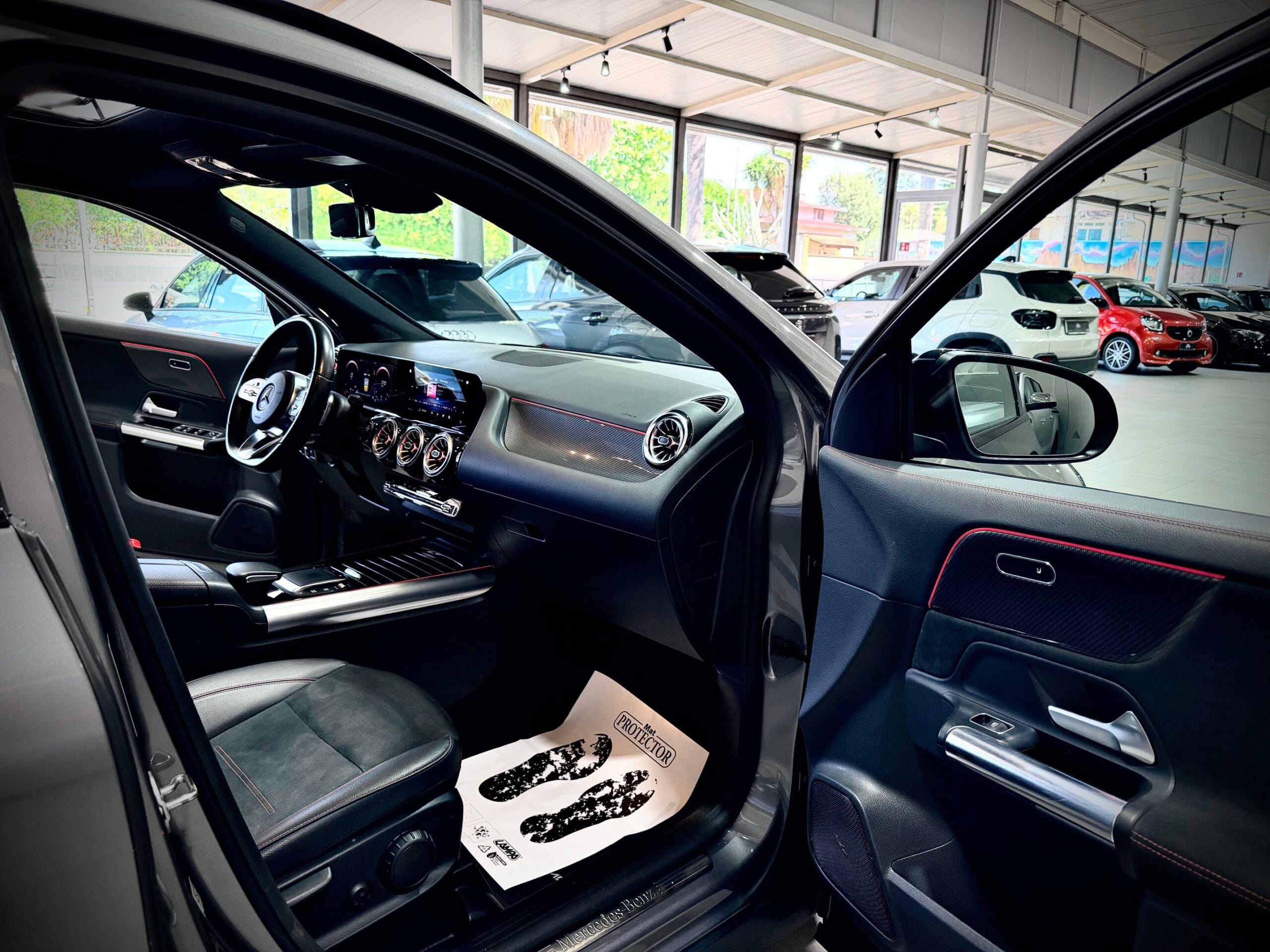 Mercedes-Benz GLA 220 d 190CV 4Matic Premium AMG - immagine 3