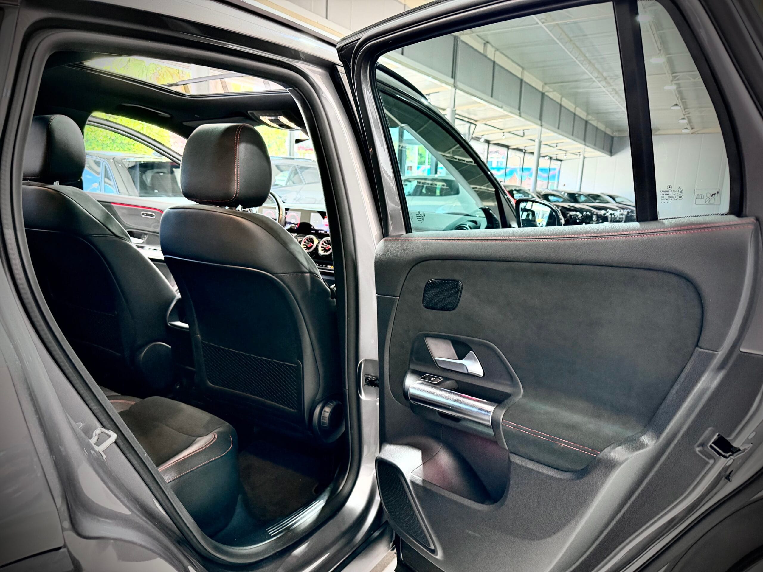 Mercedes-Benz GLA 220 d 190CV 4Matic Premium AMG - immagine 2