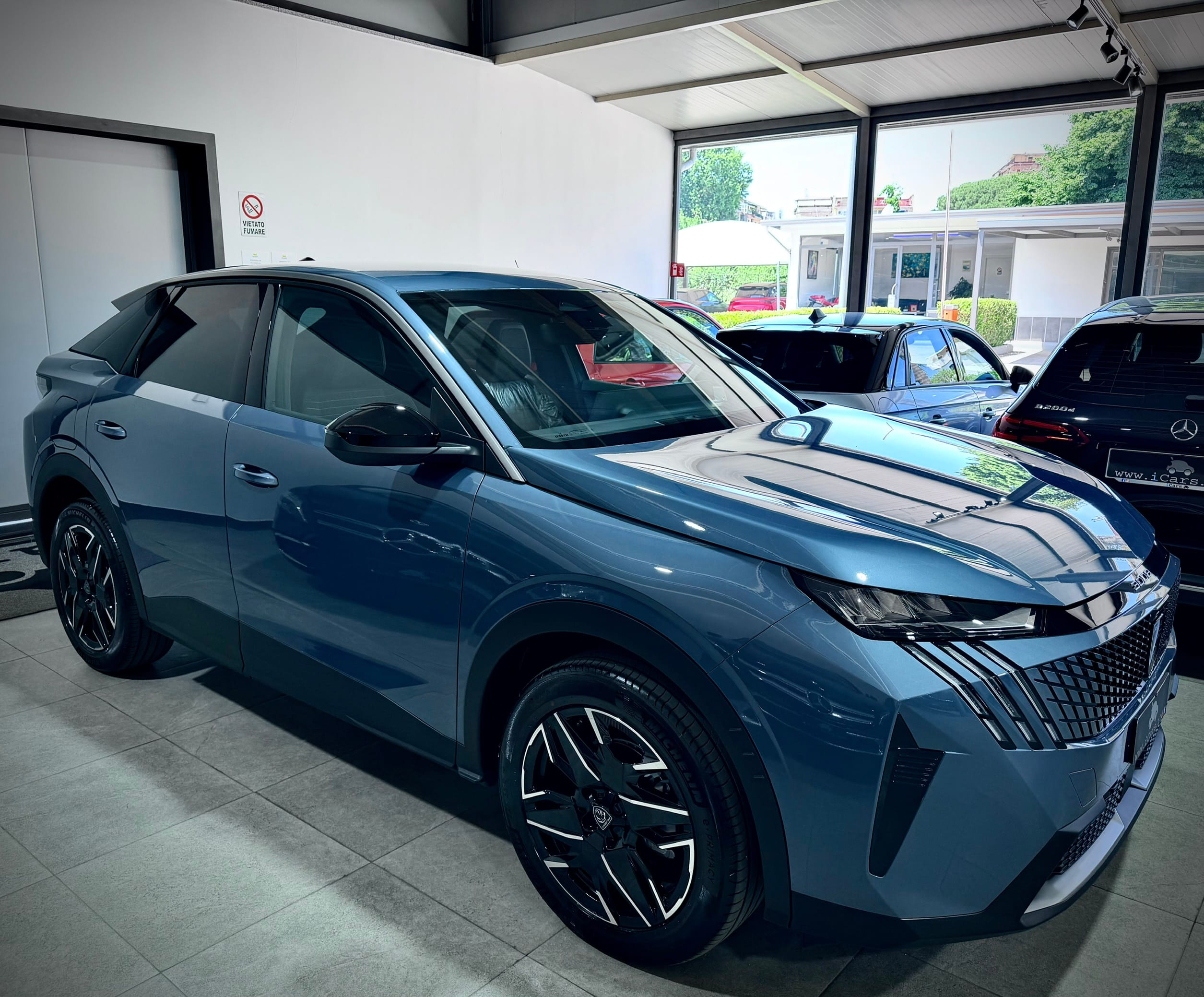 Peugeot 3008 1.2 Hybrid 145CV E-DCS6 Allure KM0 - immagine 10