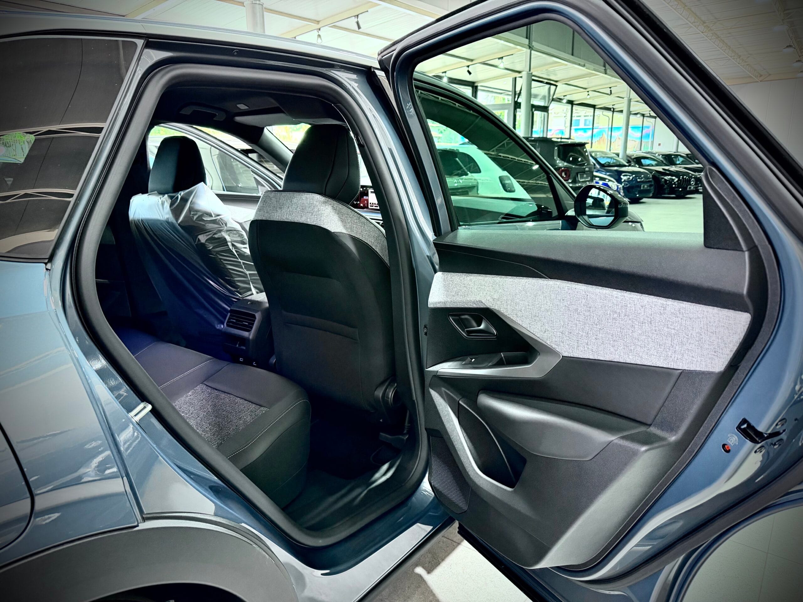 Peugeot 3008 1.2 Hybrid 145CV E-DCS6 Allure KM0 - immagine 2