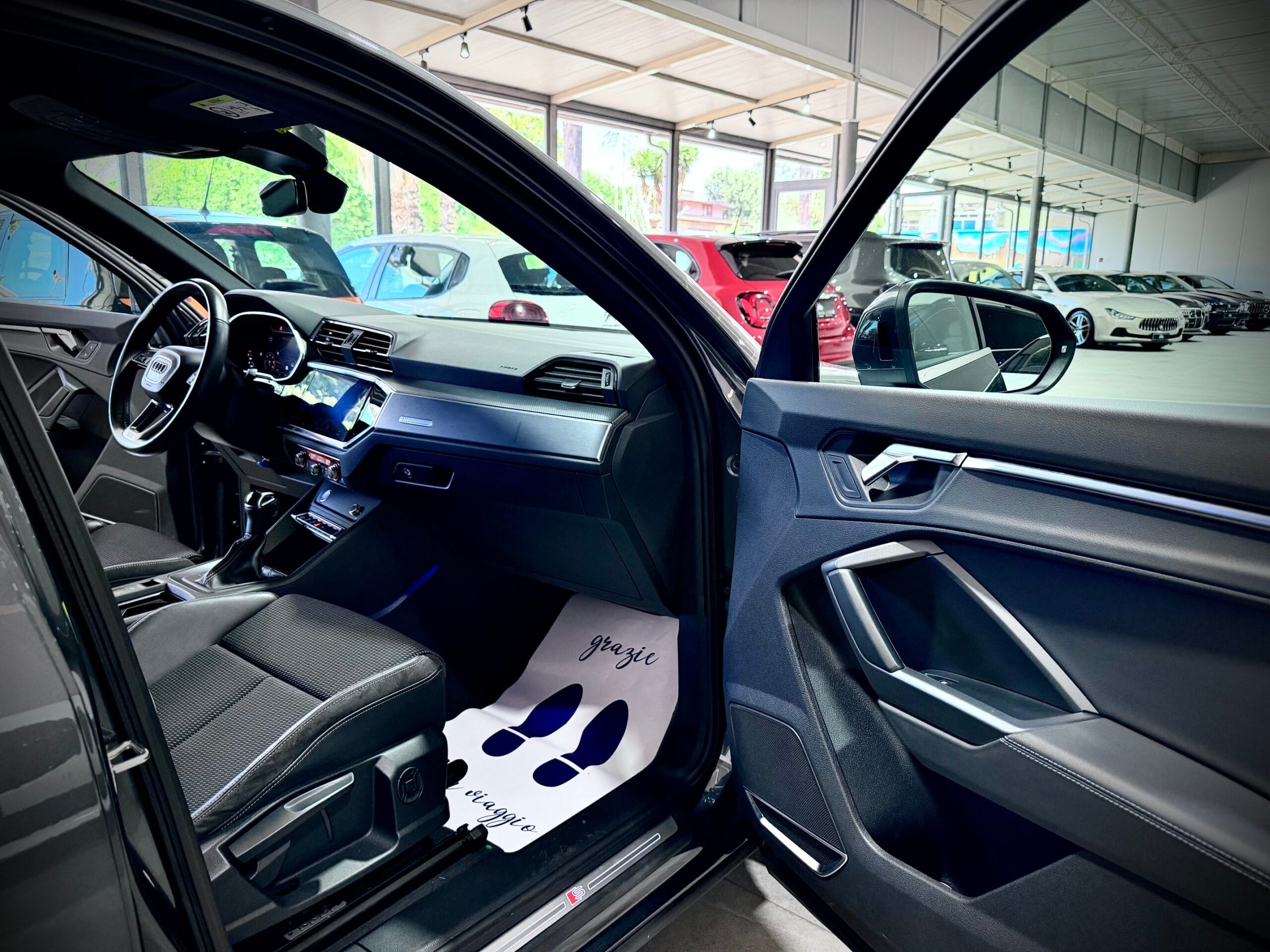 Audi Q3 SPBK 2.0 TDI 150CV S-Tronic S-Line - immagine 3