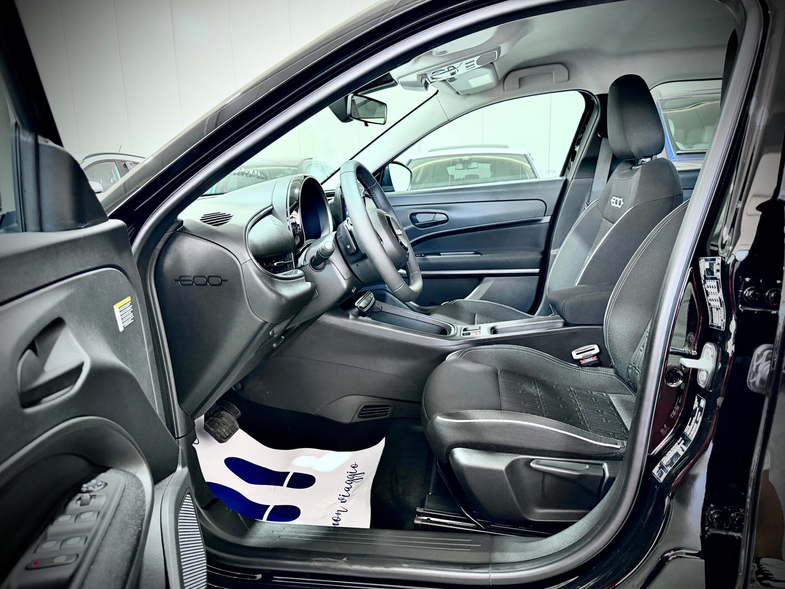 Fiat 600 1.2 110cv Hybrid DCT Icon - immagine 9