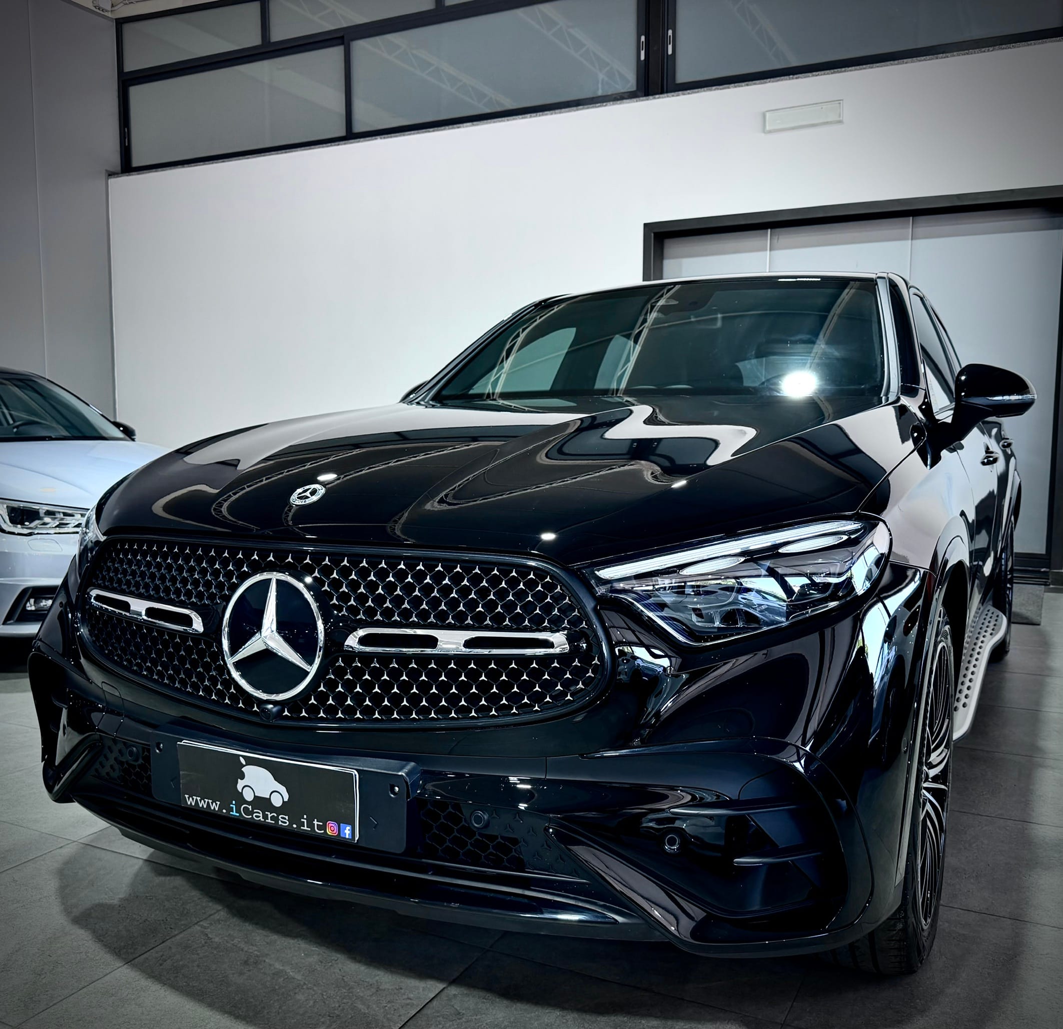 Mercedes-Benz GLC 220 d 197CV 4Matic AMG Line Premium Plus - immagine 2