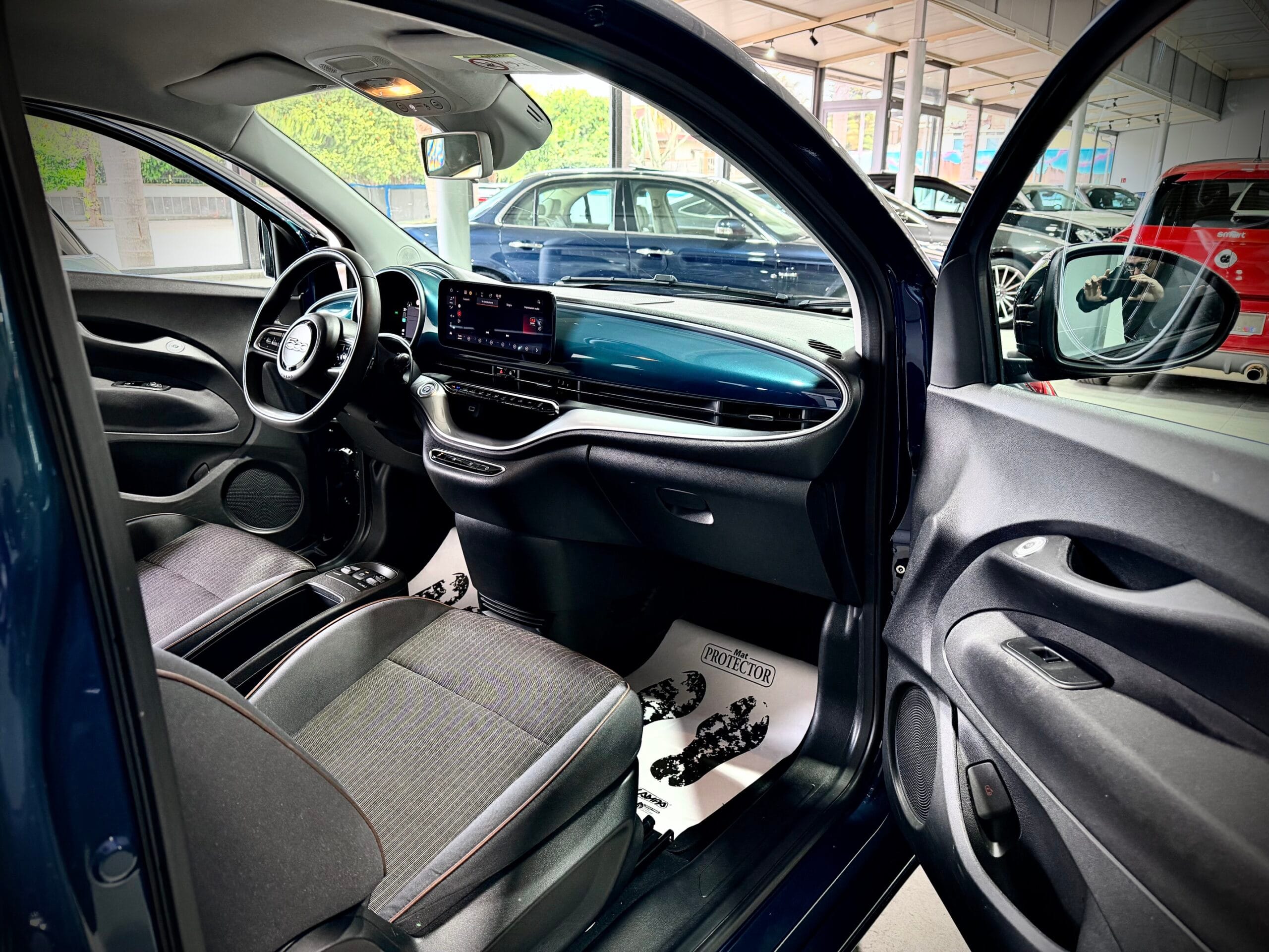 Fiat 500e 42 kWh Icon - immagine 2
