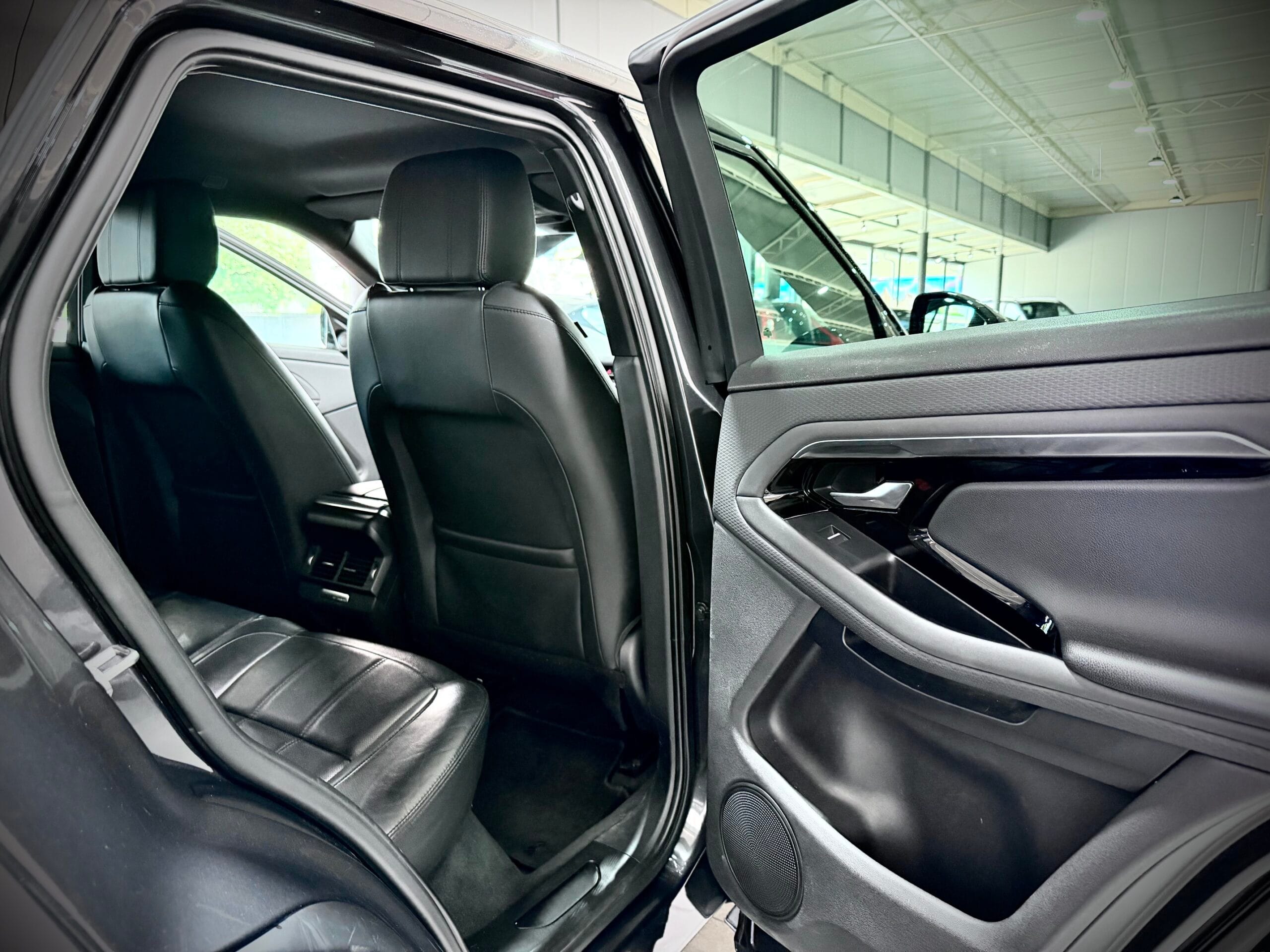 Land Rover Range Rover Evoque 2.0d 150CV i4 Mhev R-Dynamic S - immagine 2