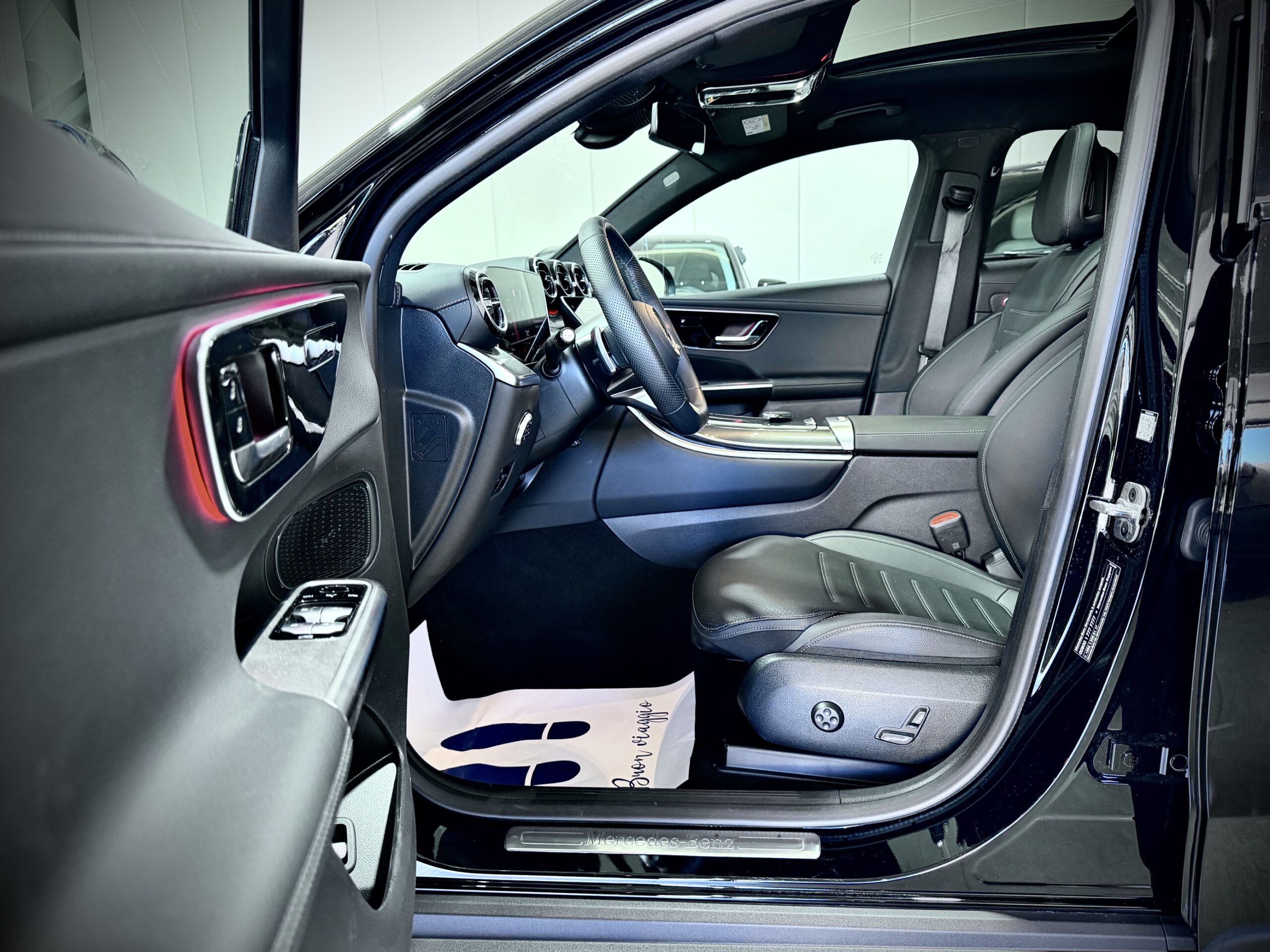 Mercedes-Benz GLC 220d 197CV 4Matic Premium Plus AMG Line - immagine 11