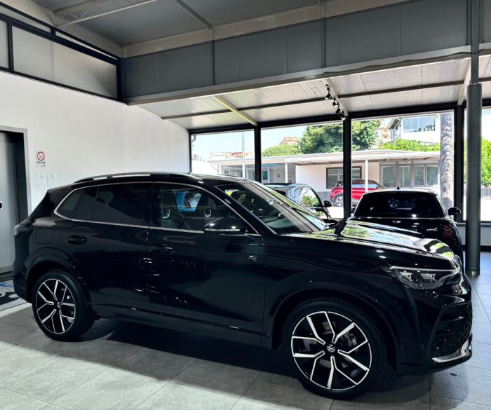 Volkswagen Tiguan 2.0 TDI 150CV DSG R-Line Plus KM 0 - immagine 14